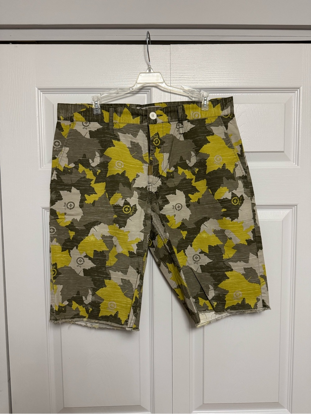 LRG Men's Yellow & Olive Camo Cargo-style Shorts